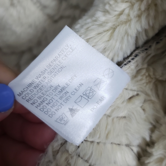 WOOLRICH Faux Leather and Sherpa Embroidered Leaves Vest - Picture 11 of 12